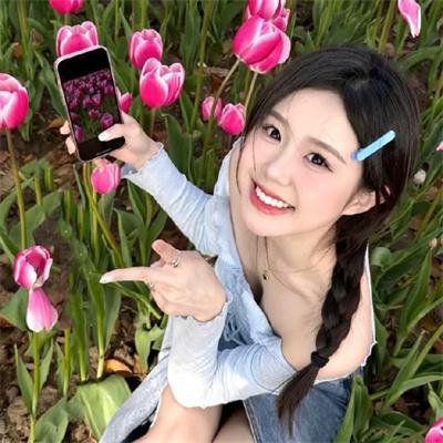 穿盔甲的少女